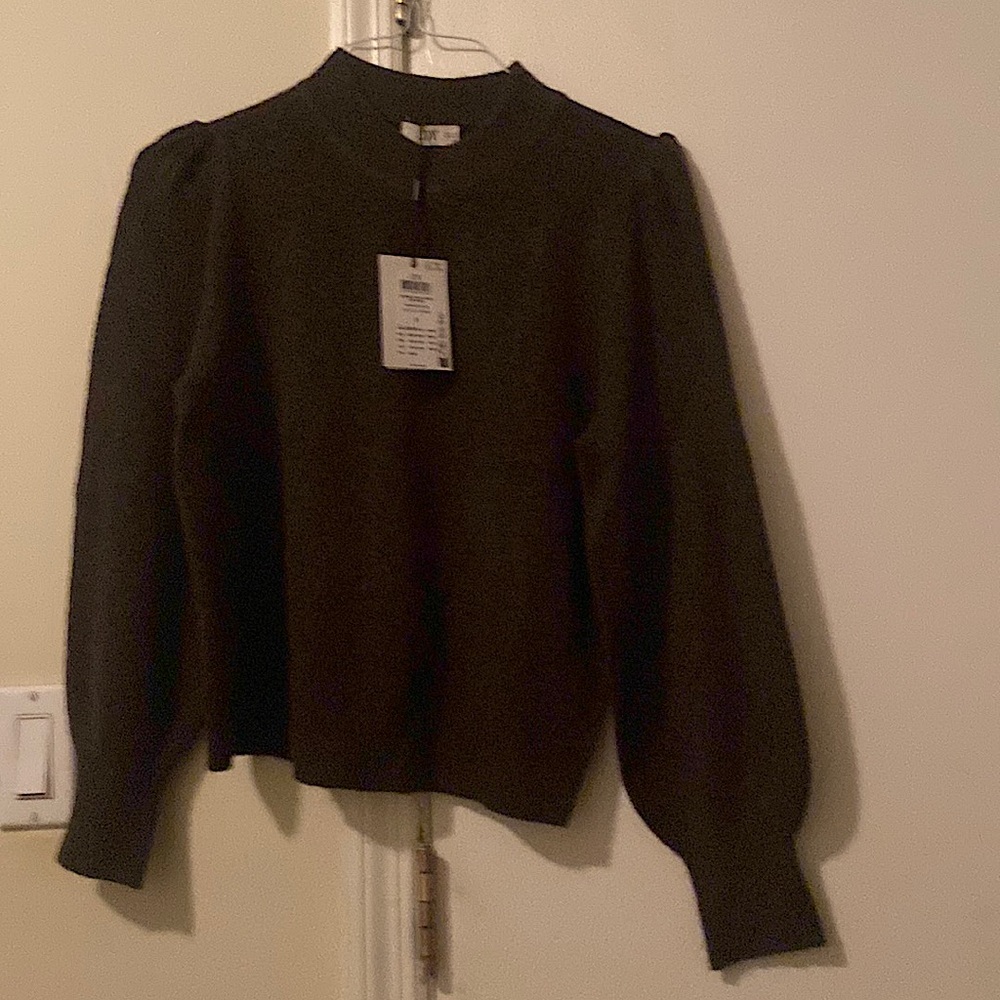 Never worn Brown sweater size small